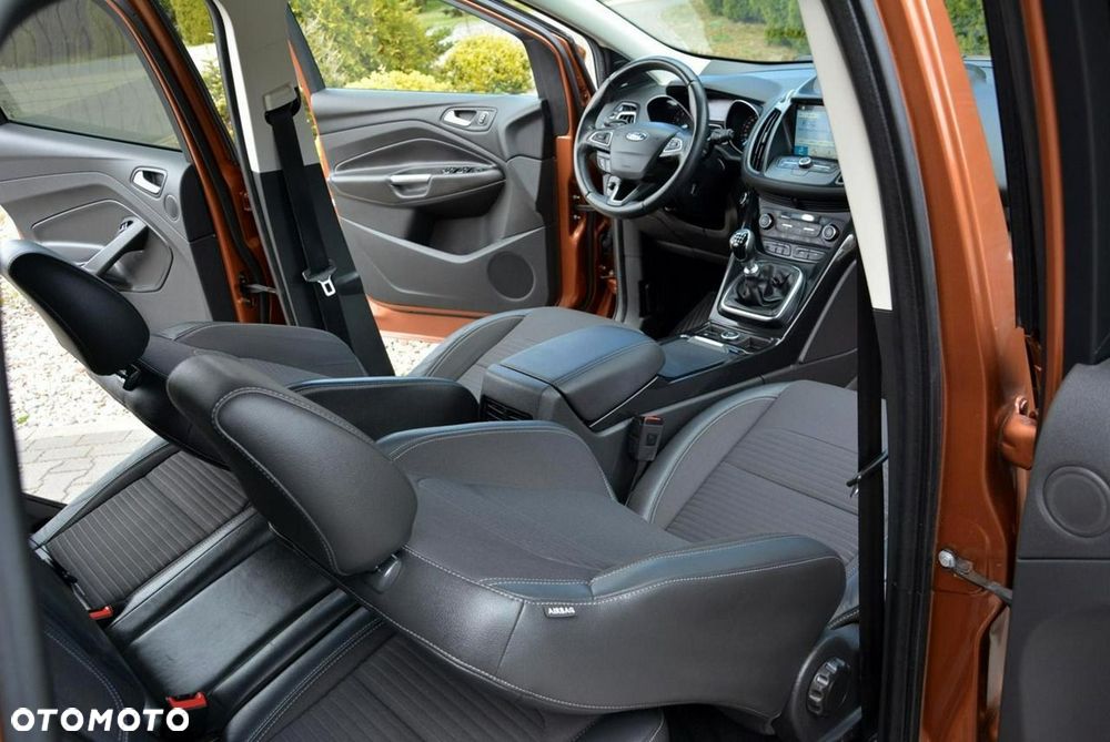 Ford Kuga 1.5 EcoBoost 2x4 Titanium - 16