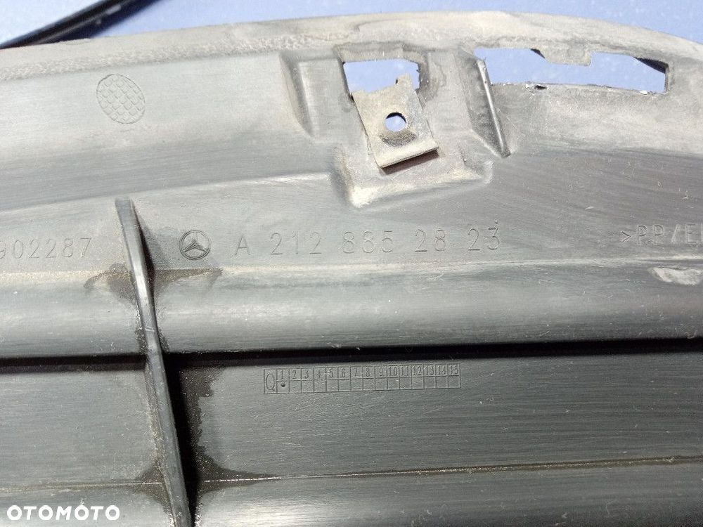MERCEDES E KLASA W212 LIFT KRATKA ATRAPA ZDERZAKA PRAWY PRZÓD A2128852823 - 9