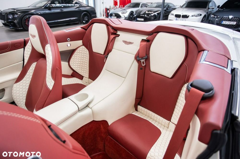 Aston Martin Vanquish - 30