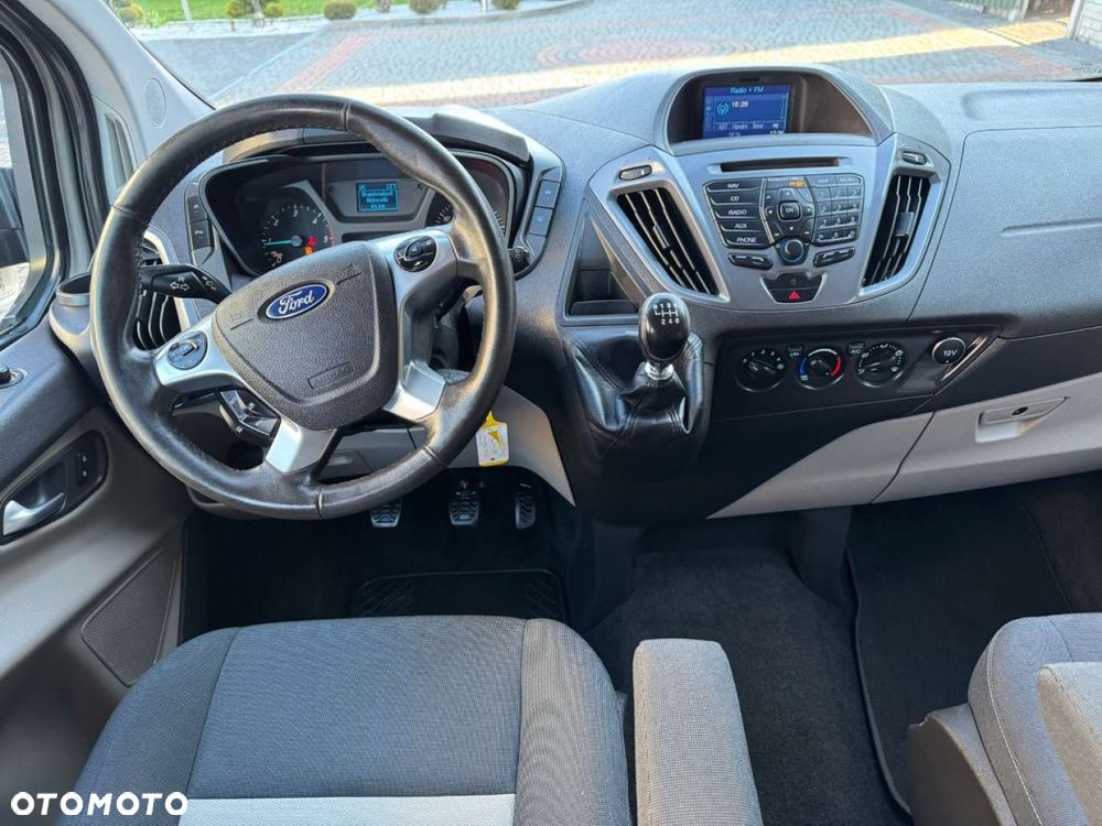 Ford Tourneo Custom - 36