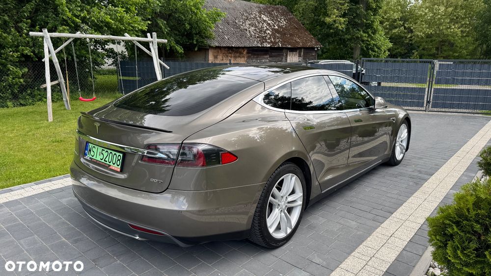 Tesla Model S 90 D - 4