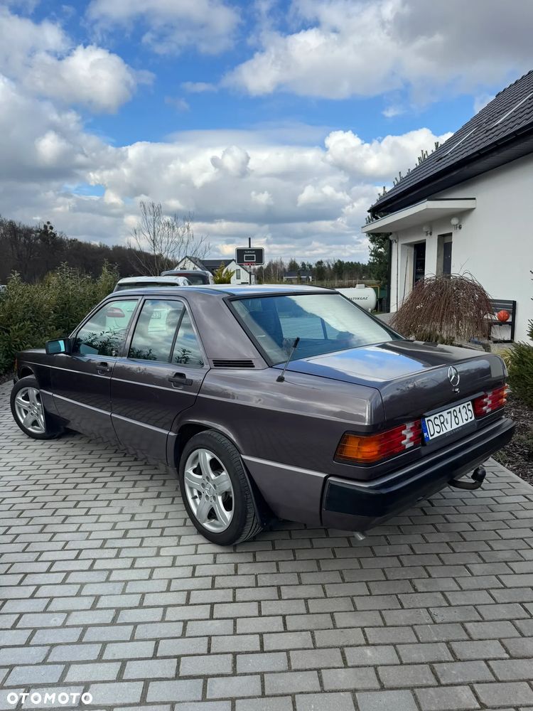 Mercedes-Benz W201 (190) - 7