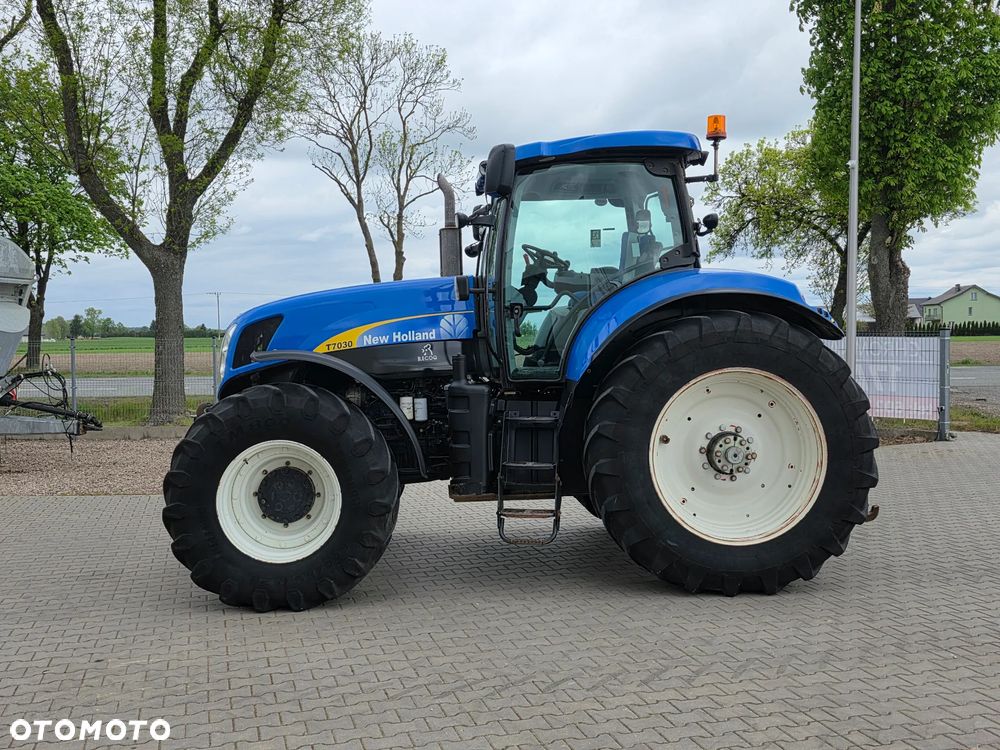 New Holland T7030 PC 2011R - 20
