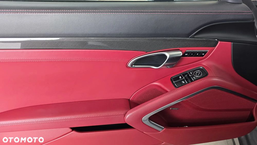 Porsche 911 Carrera 4 GTS PDK - 25