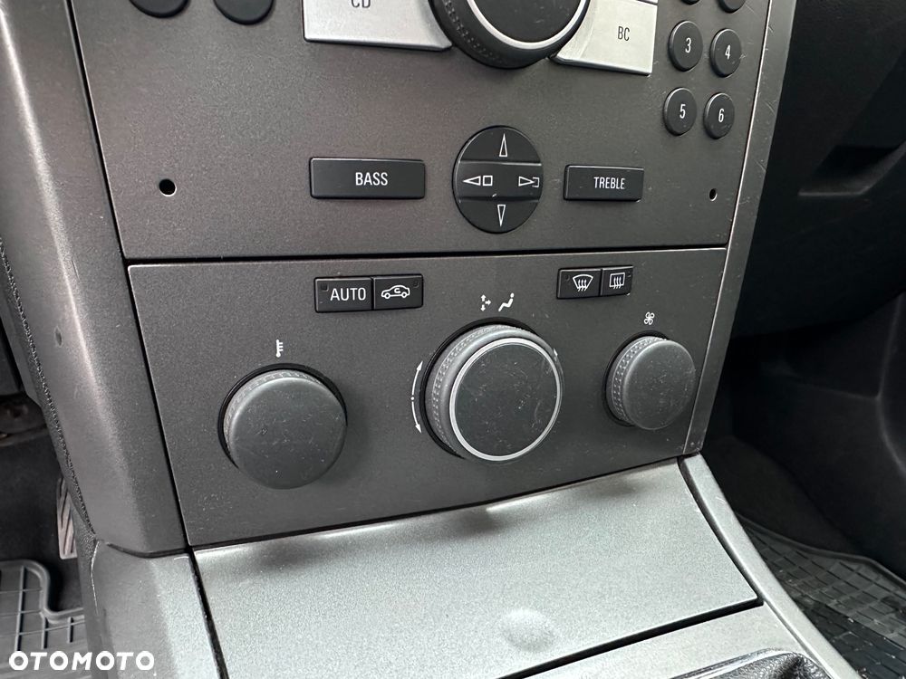 Opel Astra 1.6 Essentia - 19