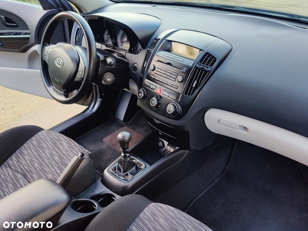 Kia Ceed 1.4 CVVT Attract - 31