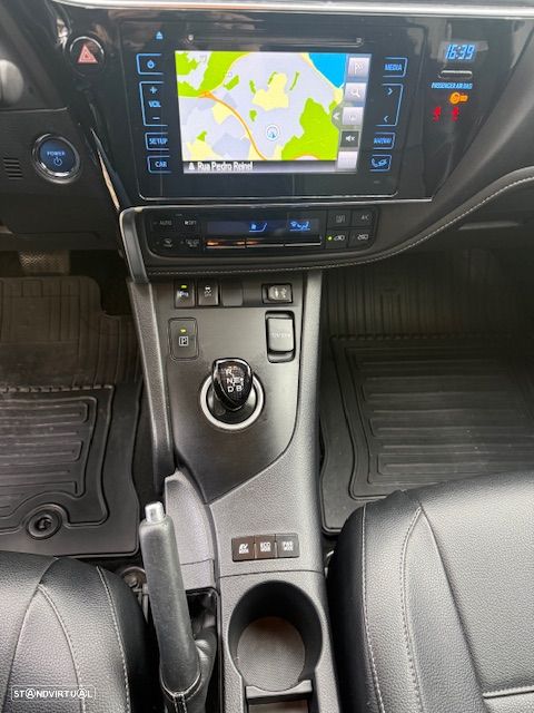 Toyota Auris Touring Sports 1.8 HSD Freestyle - 15