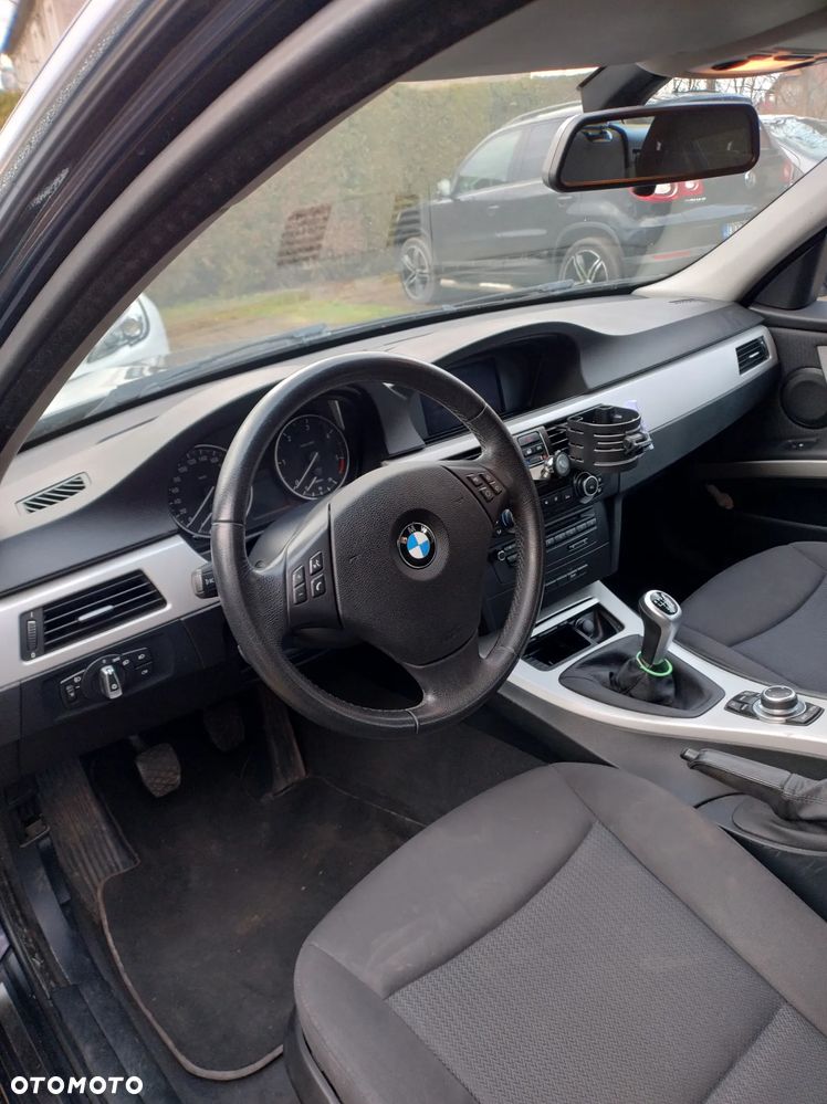 BMW Seria 3 318d - 17