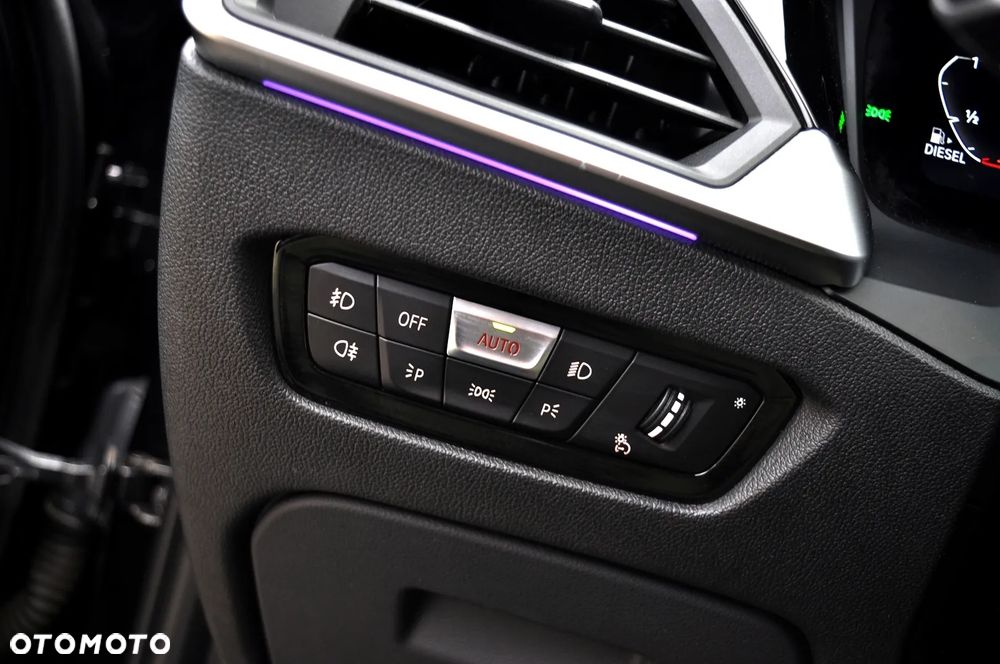 BMW Seria 3 318d M Sport Shadow - 38