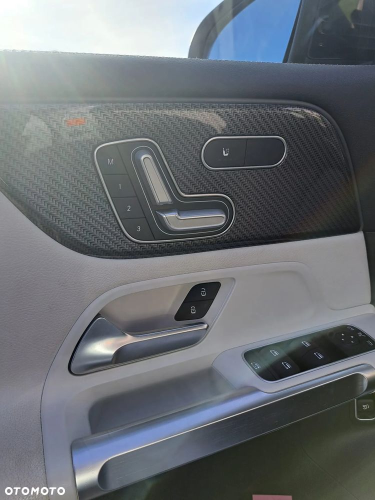 Mercedes-Benz GLB 200 AMG Line 7G-DCT - 8