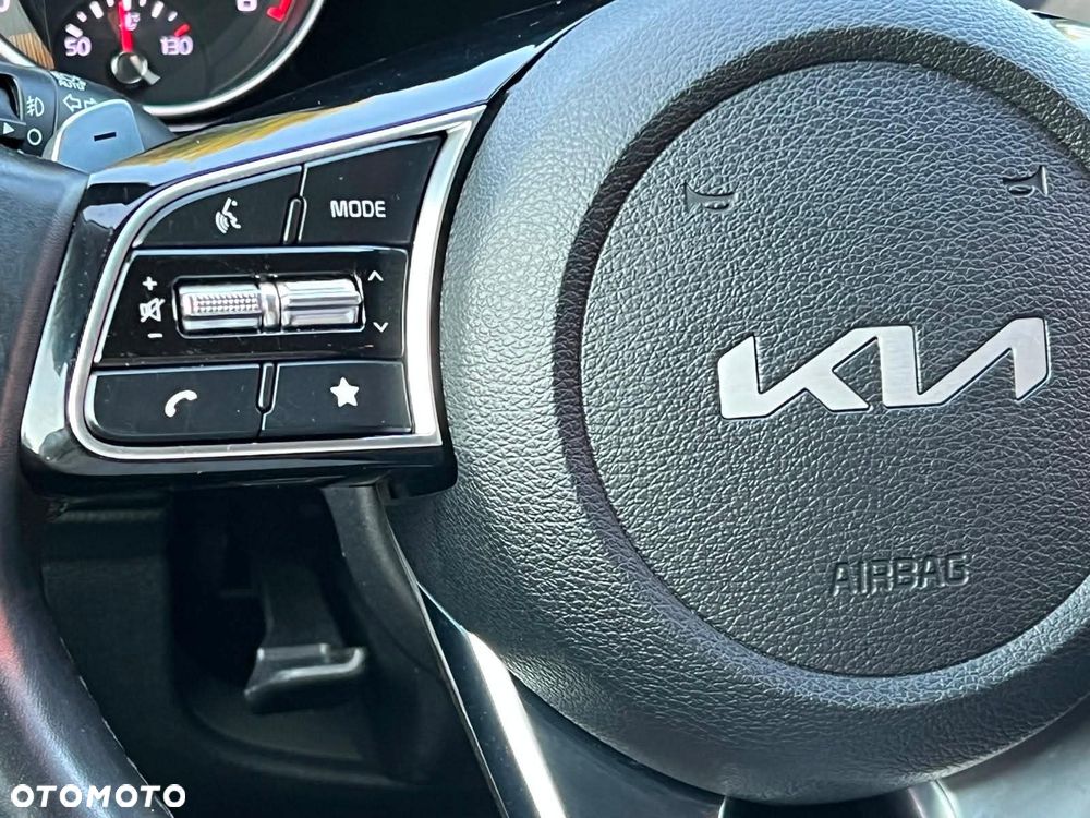 Kia Ceed 1.6 CRDi mHEV Business Line DCT - 17