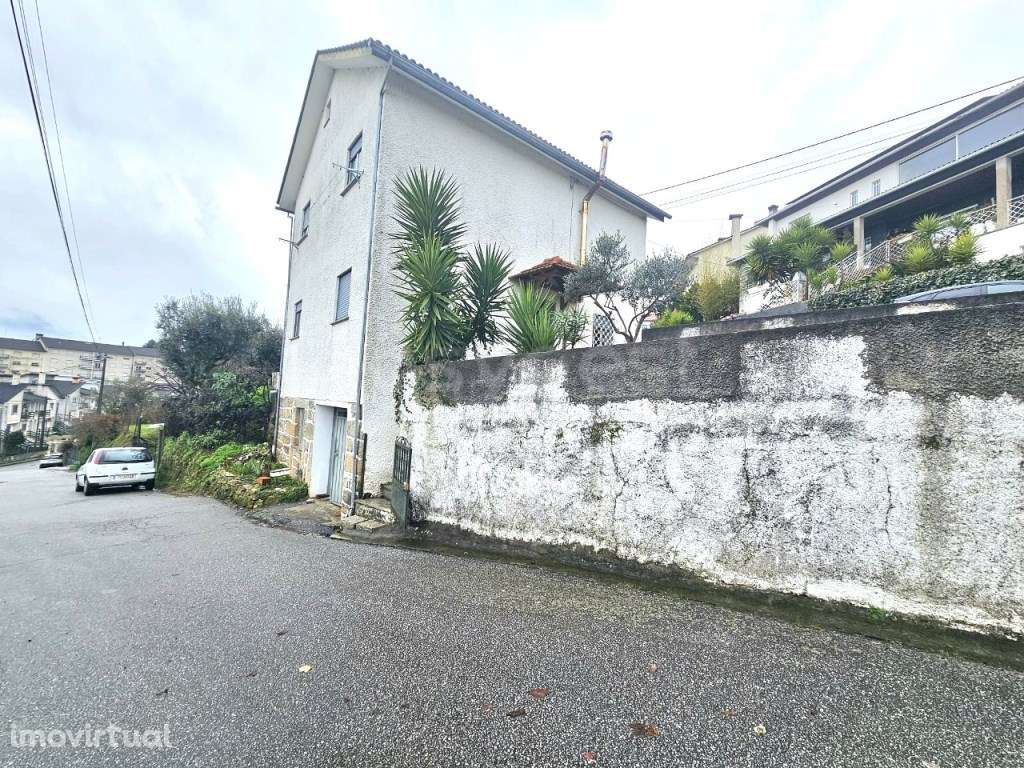 Moradia T3 isolada com espaço exterior, localizada no Sátão - Grande imagem: 2/31