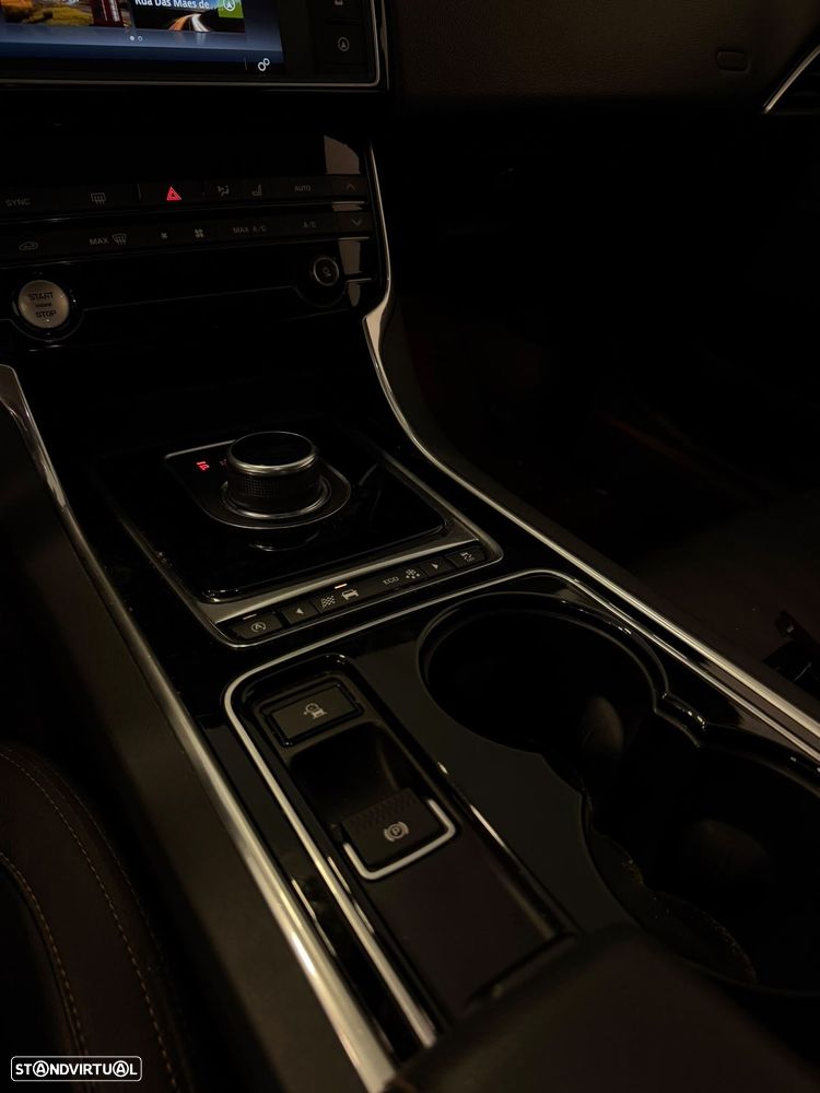 Jaguar XE E-Performance Aut. Prestige - 13