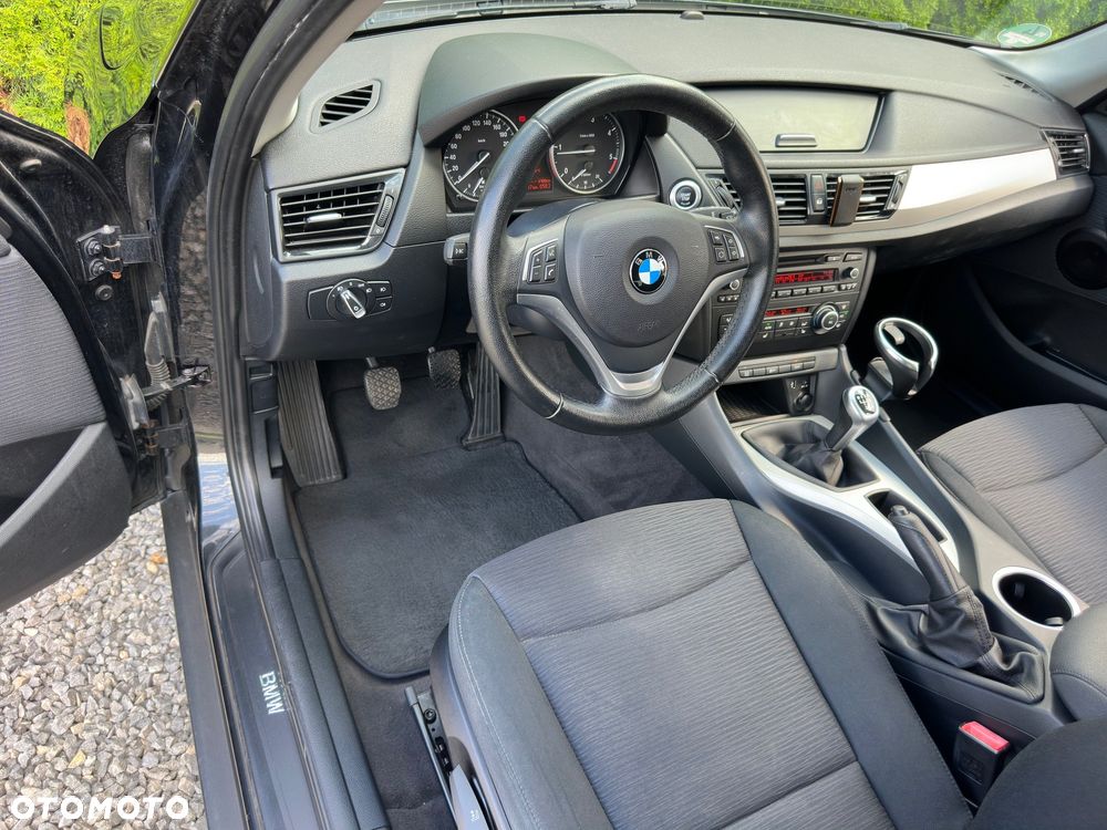 BMW X1 sDrive18d xLine - 28