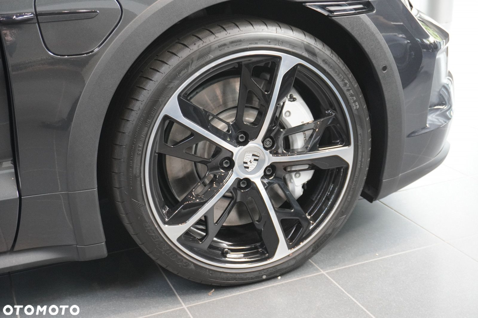 Porsche Taycan - 3