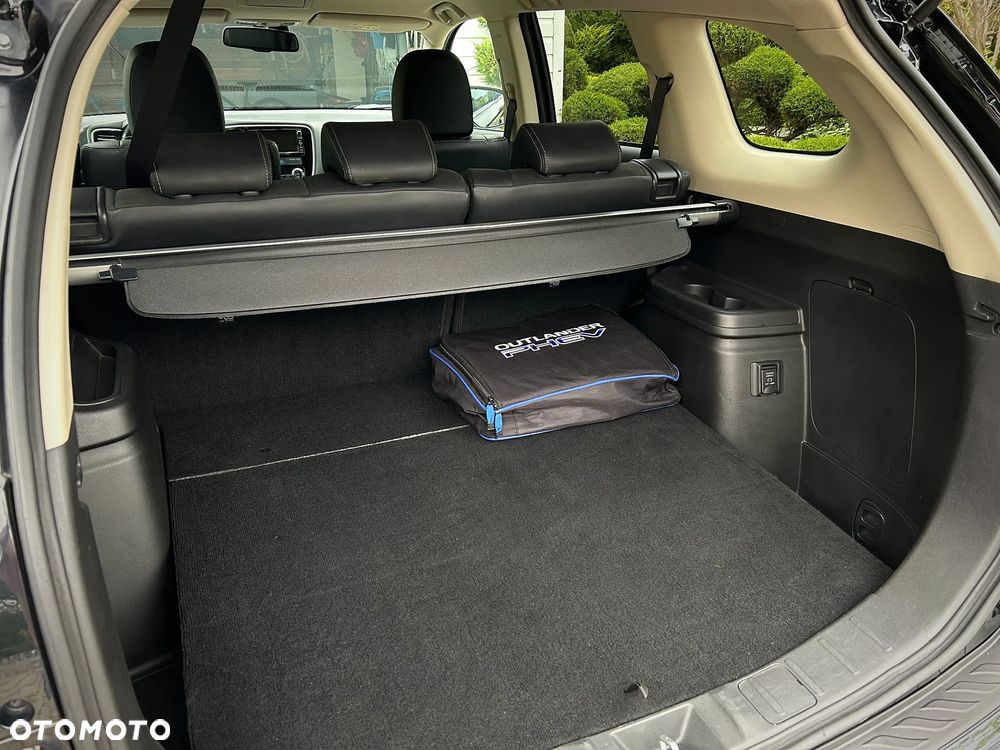 Mitsubishi Outlander Instyle NAVI + - 14