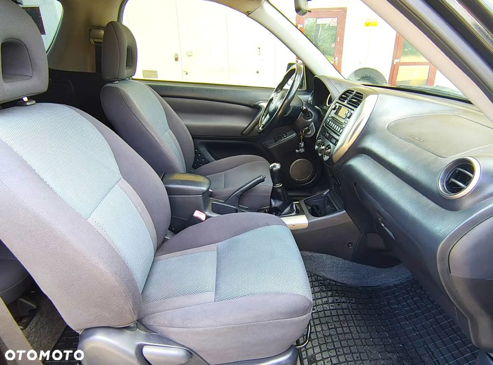 Toyota RAV4 1.8 VVT-i Terra 2WD - 32