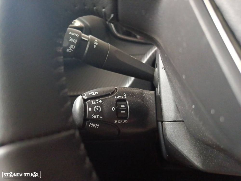 Peugeot 2008 1.2 PureTech Active - 19