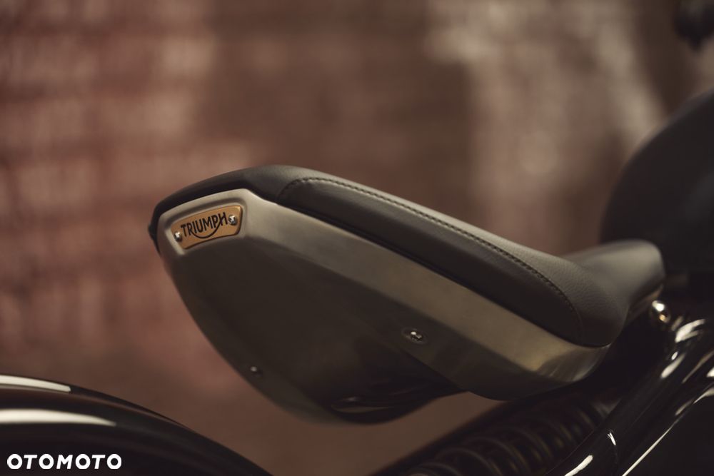 Triumph Bonneville Bobber - 7