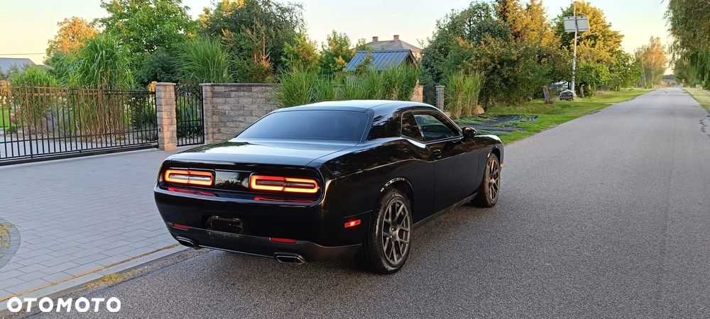 Dodge Challenger - 7