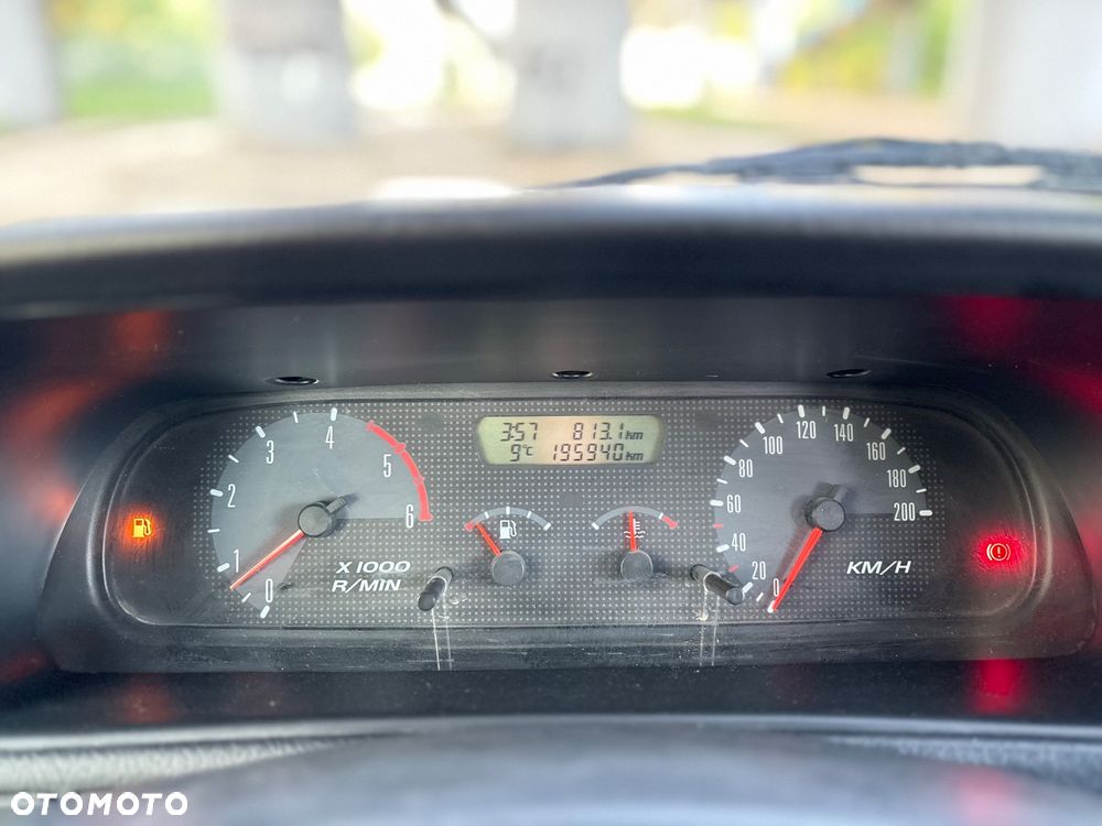 Nissan Terrano 2.7 TD S - 16