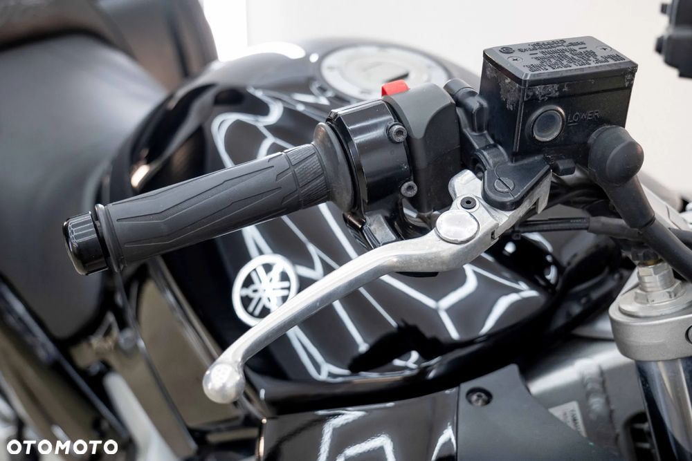 Yamaha FJR - 28