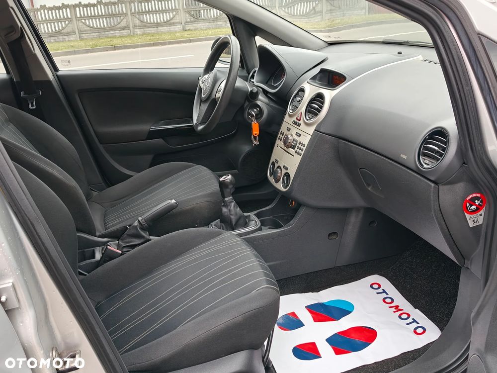 Opel Corsa 1.2 16V Cosmo - 8