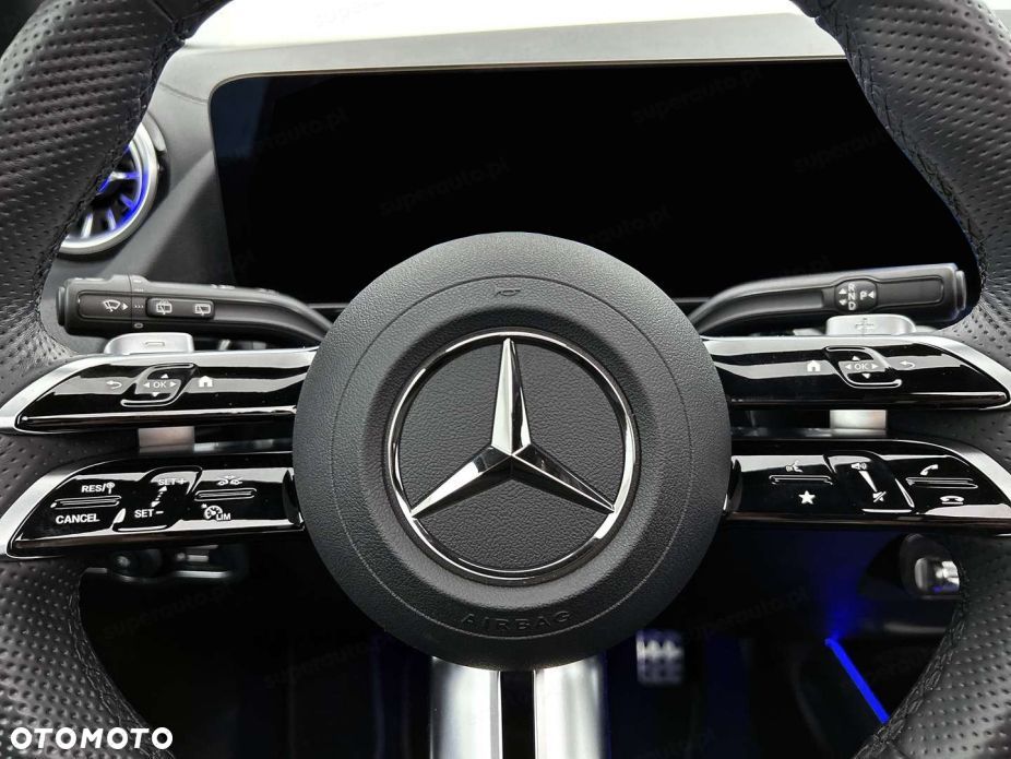 Mercedes-Benz GLA 200 AMG Line - 11