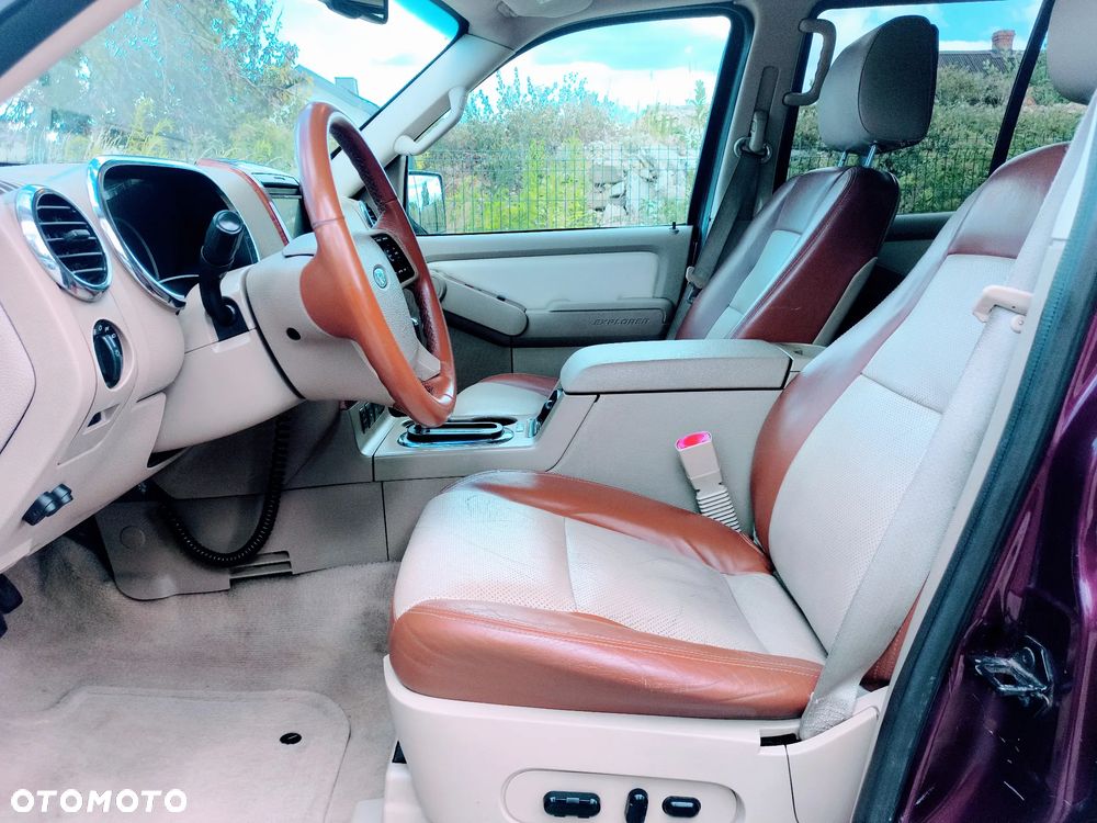 Ford Explorer 4.6 4WD - 23