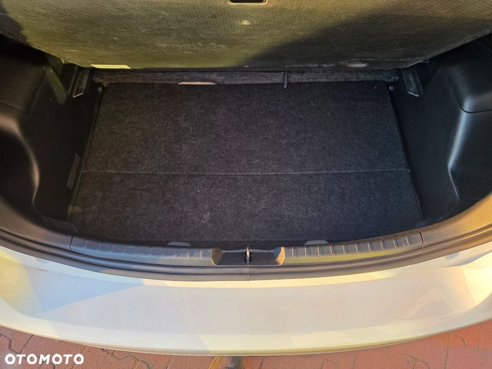 Toyota Yaris Hybrid 1.5 VVT-i - 12