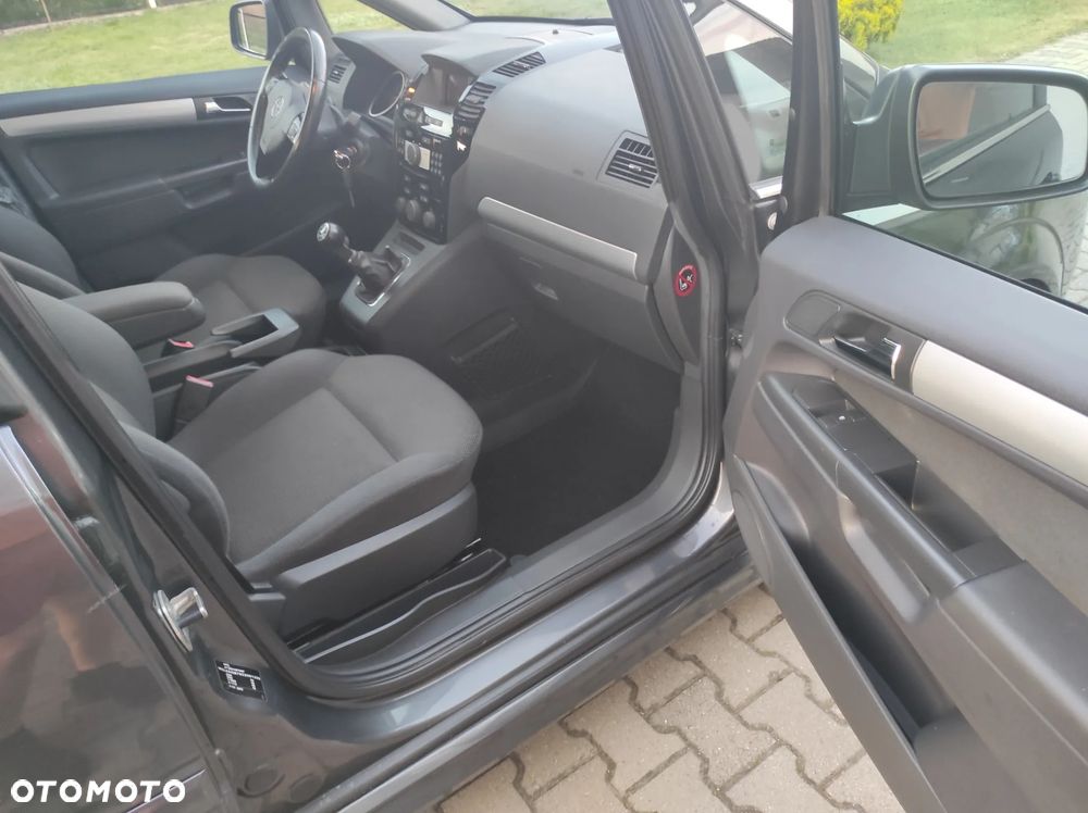 Opel Zafira 1.8 Cosmo - 11