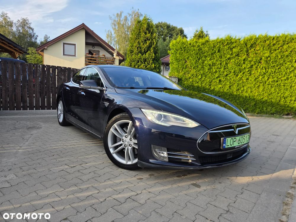 Tesla Model S 85 D - 5