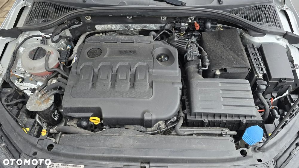 Skoda Octavia 1.6 TDI Ambition DSG - 8