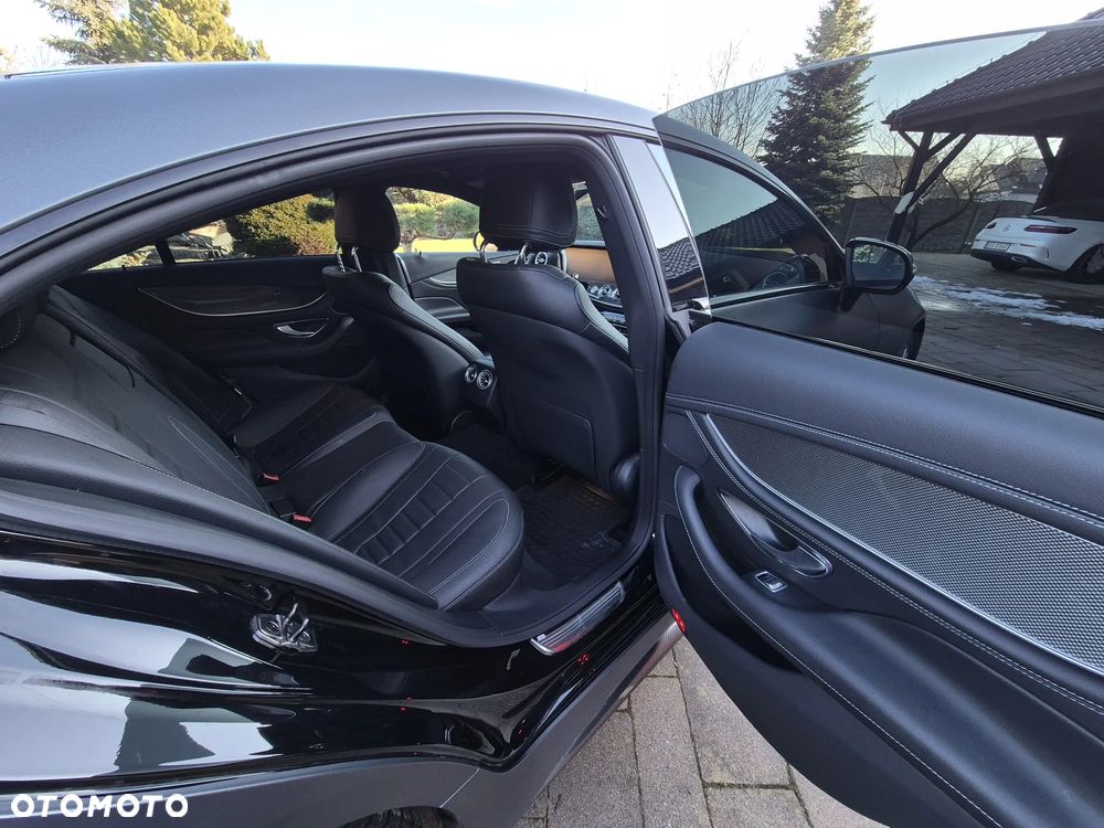 Mercedes-Benz CLS 300 d 4-Matic AMG - 12