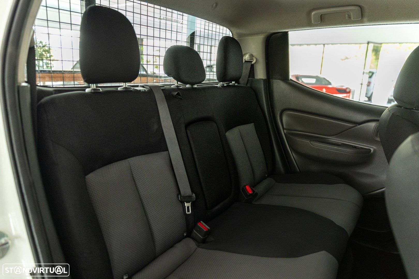 Mitsubishi L200 2.4 DI-D CD Invite 4WD - 8