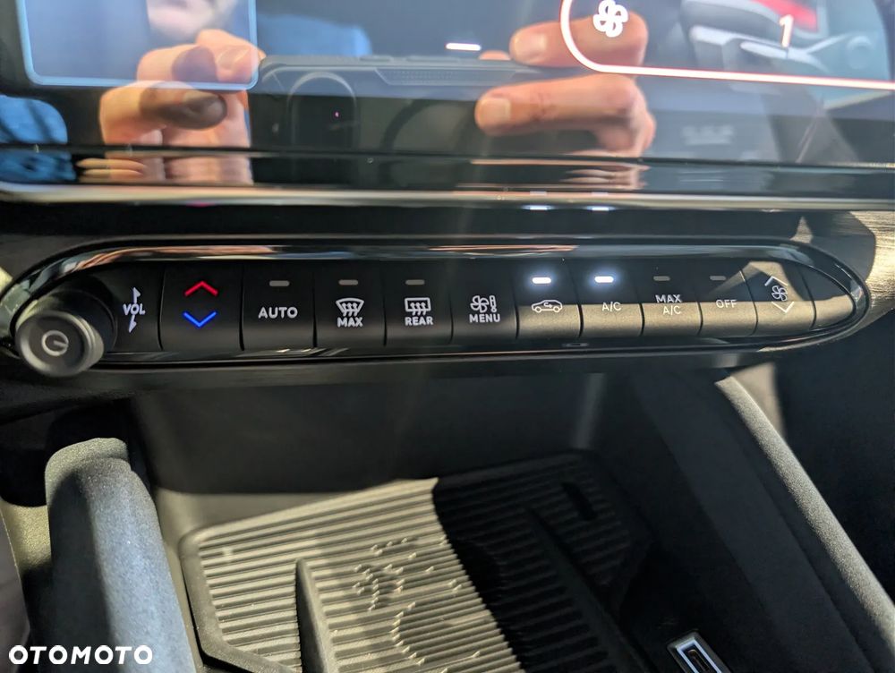 Alfa Romeo Junior 1.2 mHEV Ibrida eDCT - 19