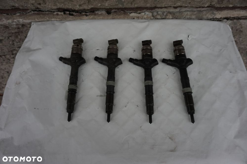 WTRYSK 2.0 D4D TOYOTA AVENSIS COROLLA E12 VERSO 23670-0G010 - 1