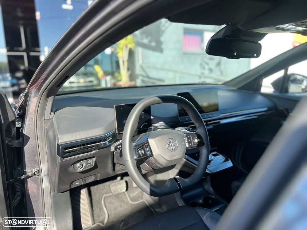 MG MG4 64 kWh Luxury - 47