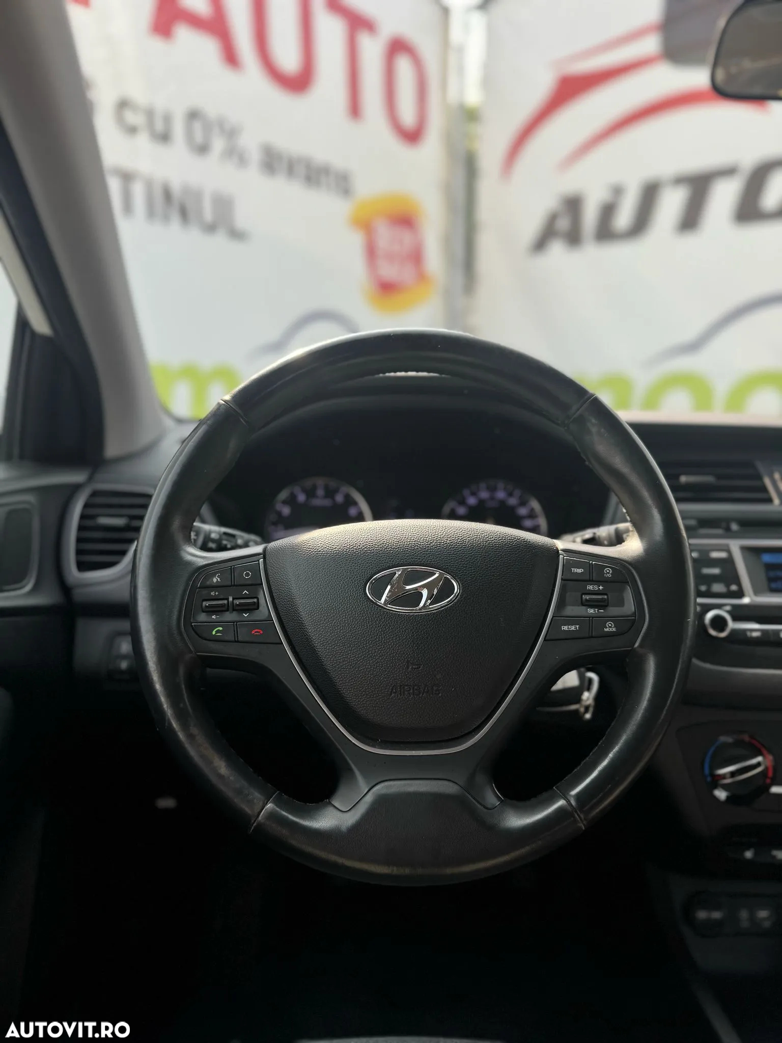 Hyundai i20 1.4 YES! Silver - 38