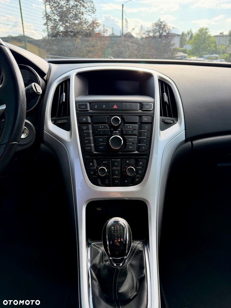 Opel Astra 1.6 Turbo - 17