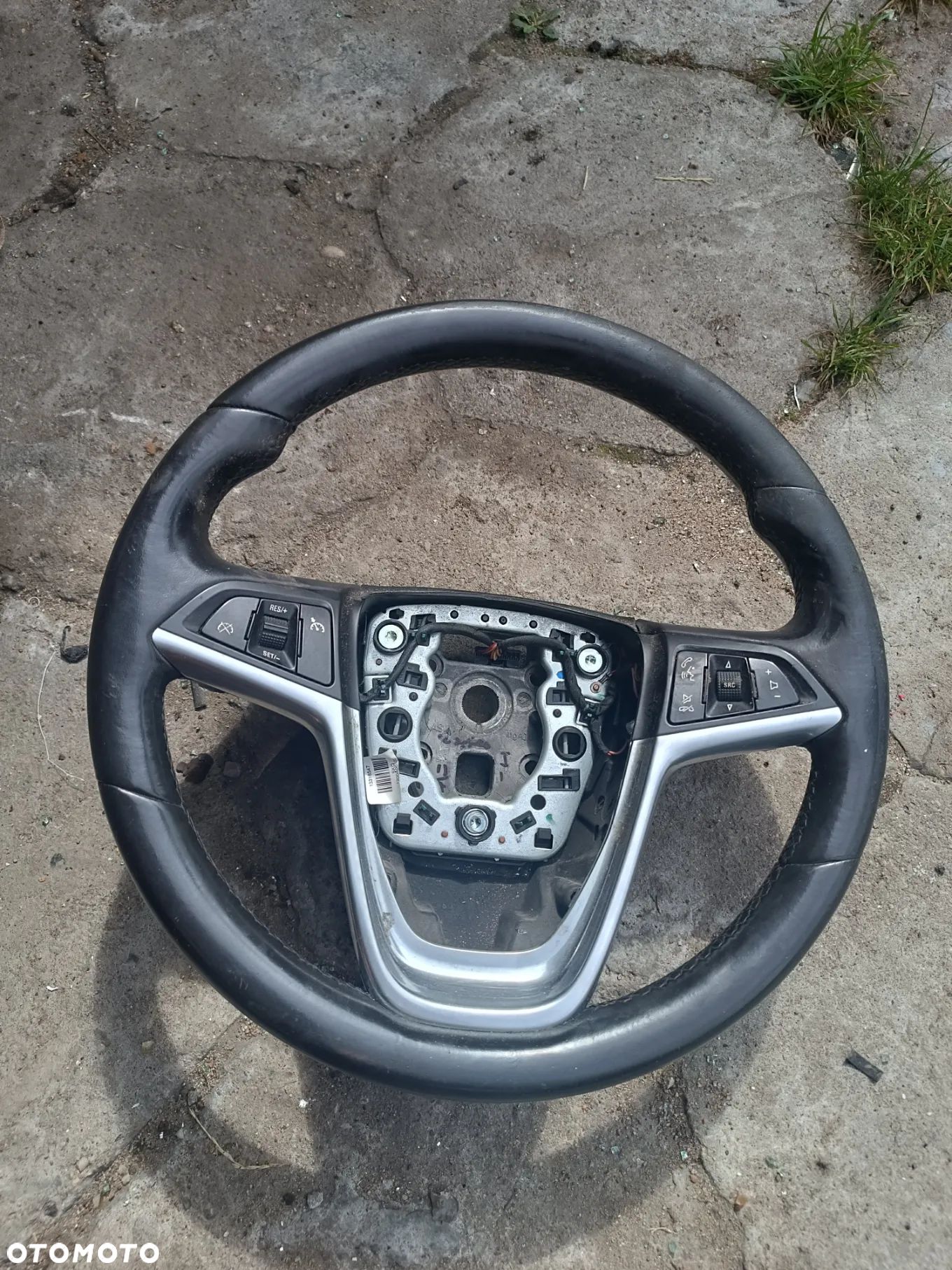 Opel Insignia a KIEROWNICA SKÓRA MULTIFUNKCJA - 1