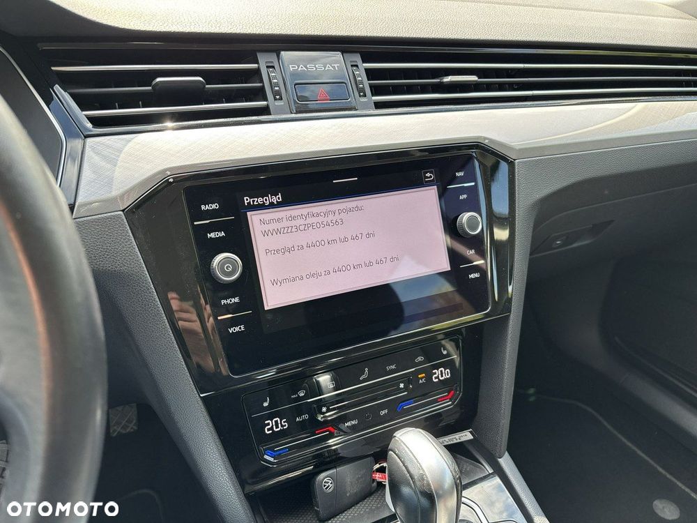 Volkswagen Passat - 20