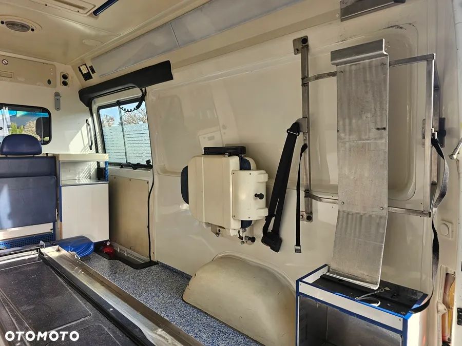 Mercedes-Benz 316 - 12