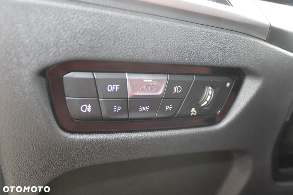 BMW Seria 3 318i M Sport - 25