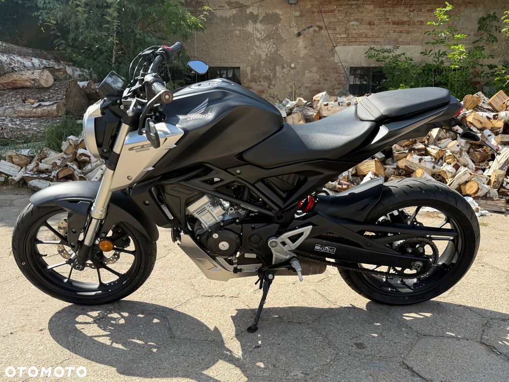 Honda CB - 12