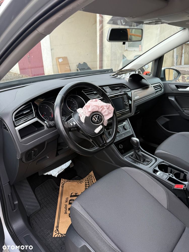 Volkswagen Touran 2.0 TDI SCR DSG ACTIVE - 6