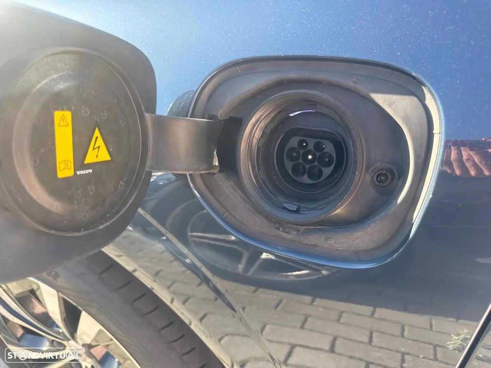 Volvo XC 60 2.0 T6 PHEV Core AWD — fotografia 7