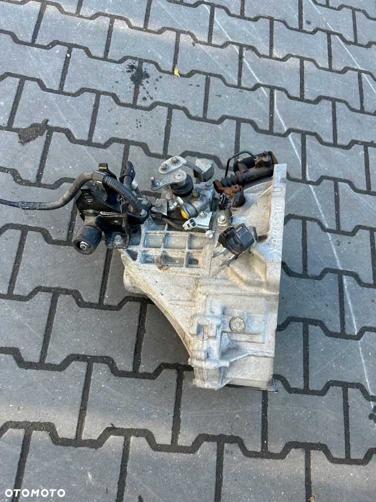 Toyota Yaris III skrzynia biegów 20TT06  1.0 vvti - 6