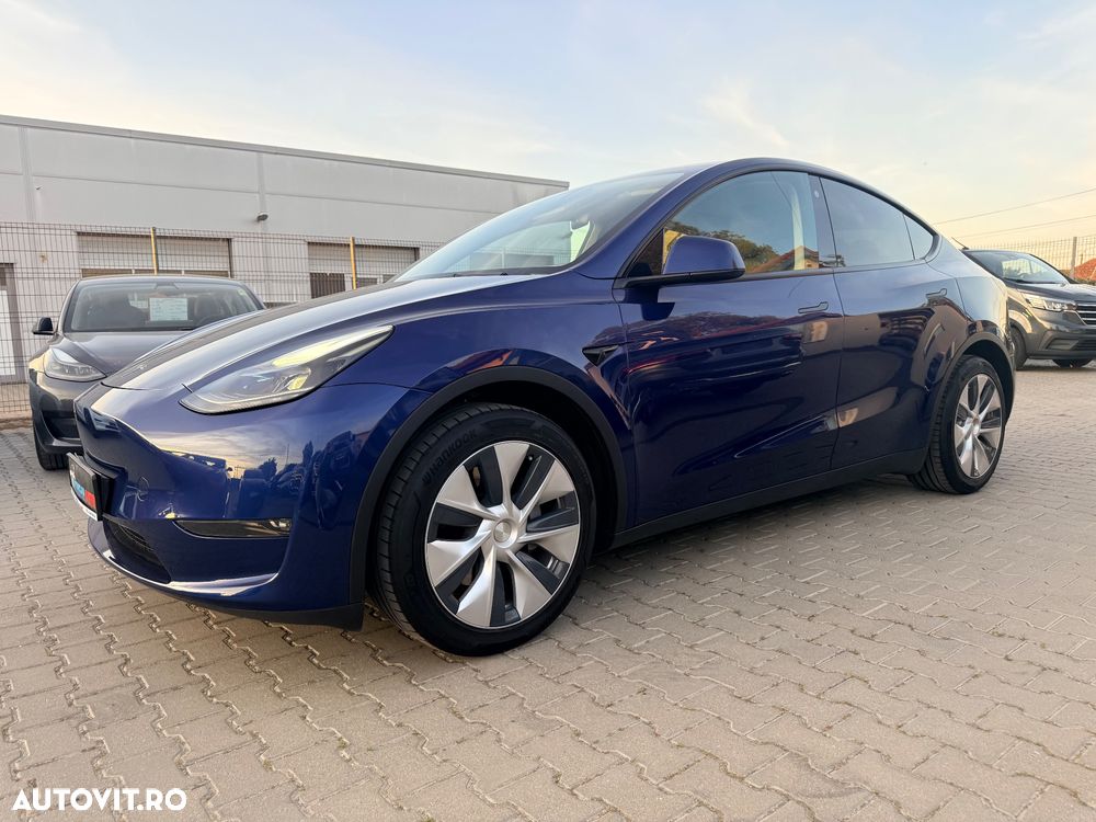 Tesla Model Y - 6