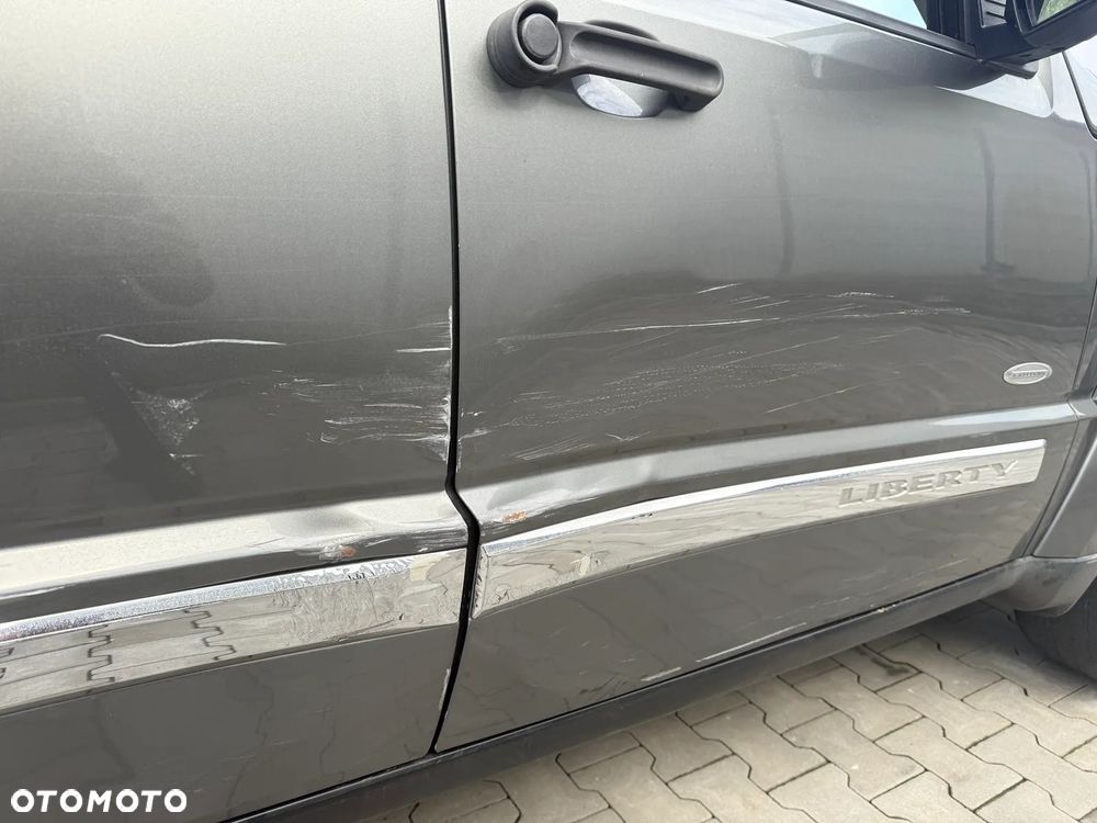 Jeep Liberty 3.7 4x4 - 7